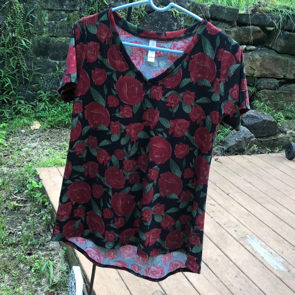 🌹🌹  LuLaRoe Christy T